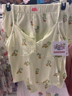 Nintendo Women's Yoshi Pattern Pajama Set - Light Green